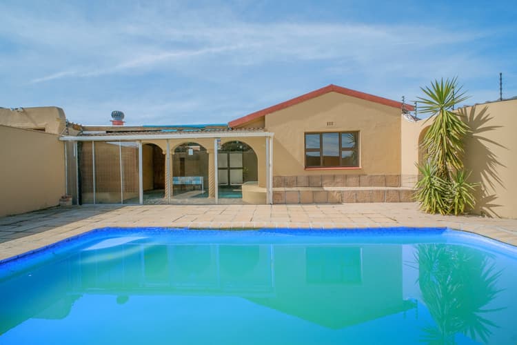 Main property image