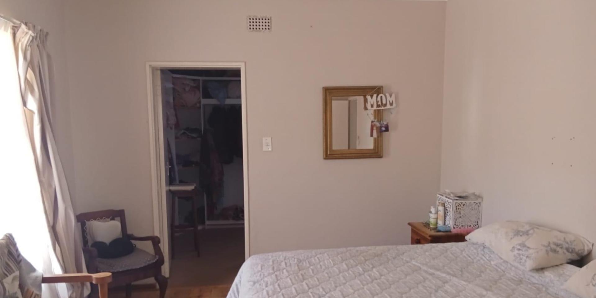 Image 3 of 6