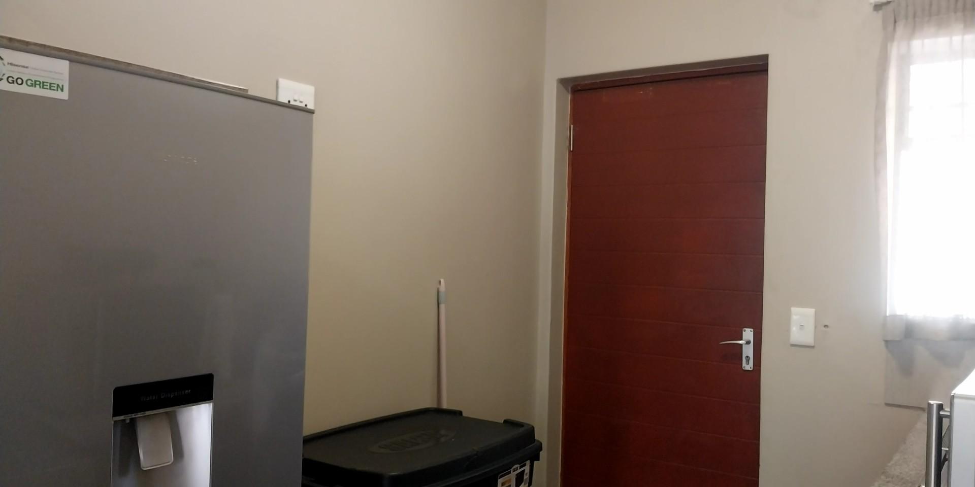 Image 4 of 6