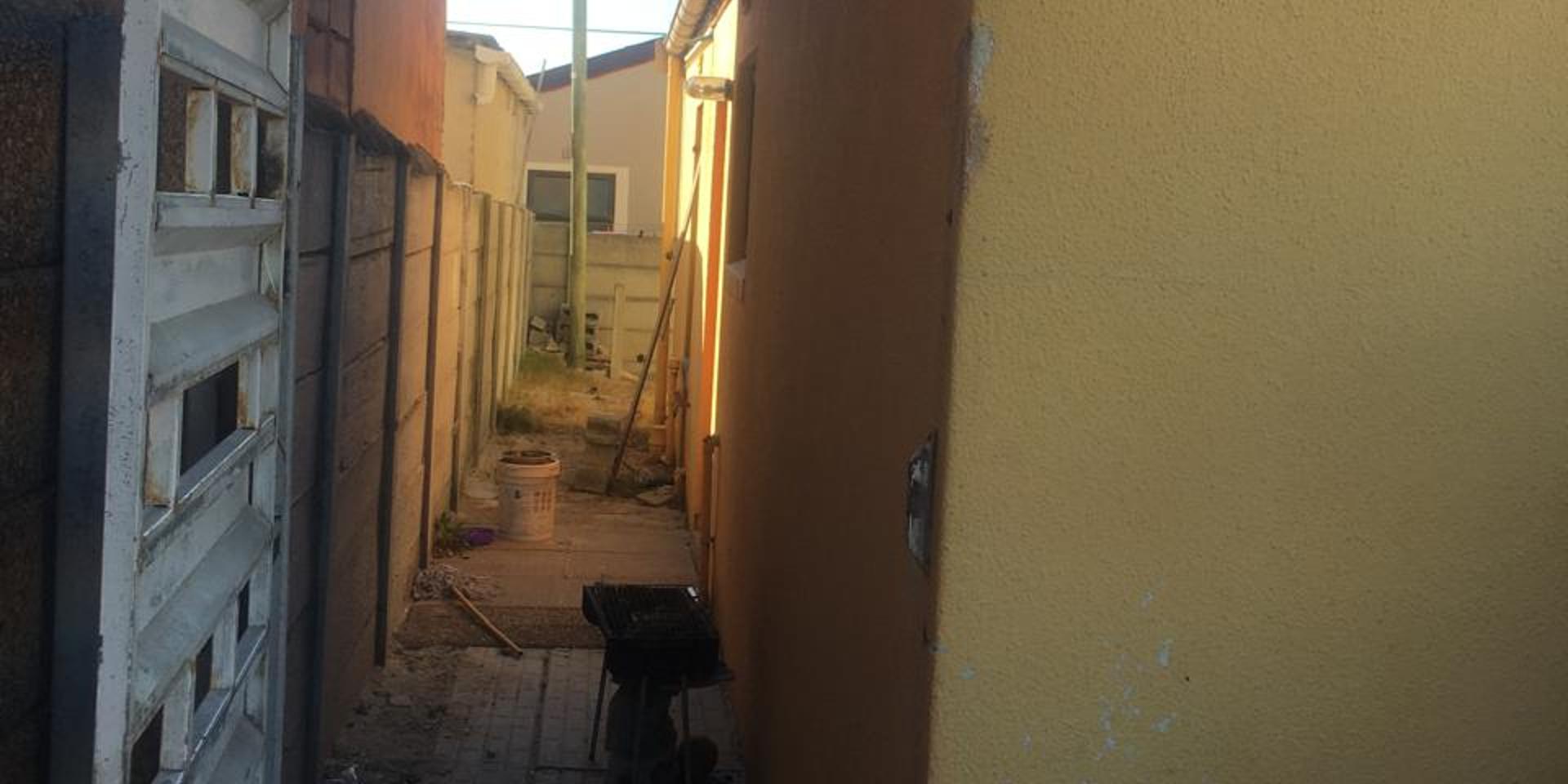 Image 4 of 6
