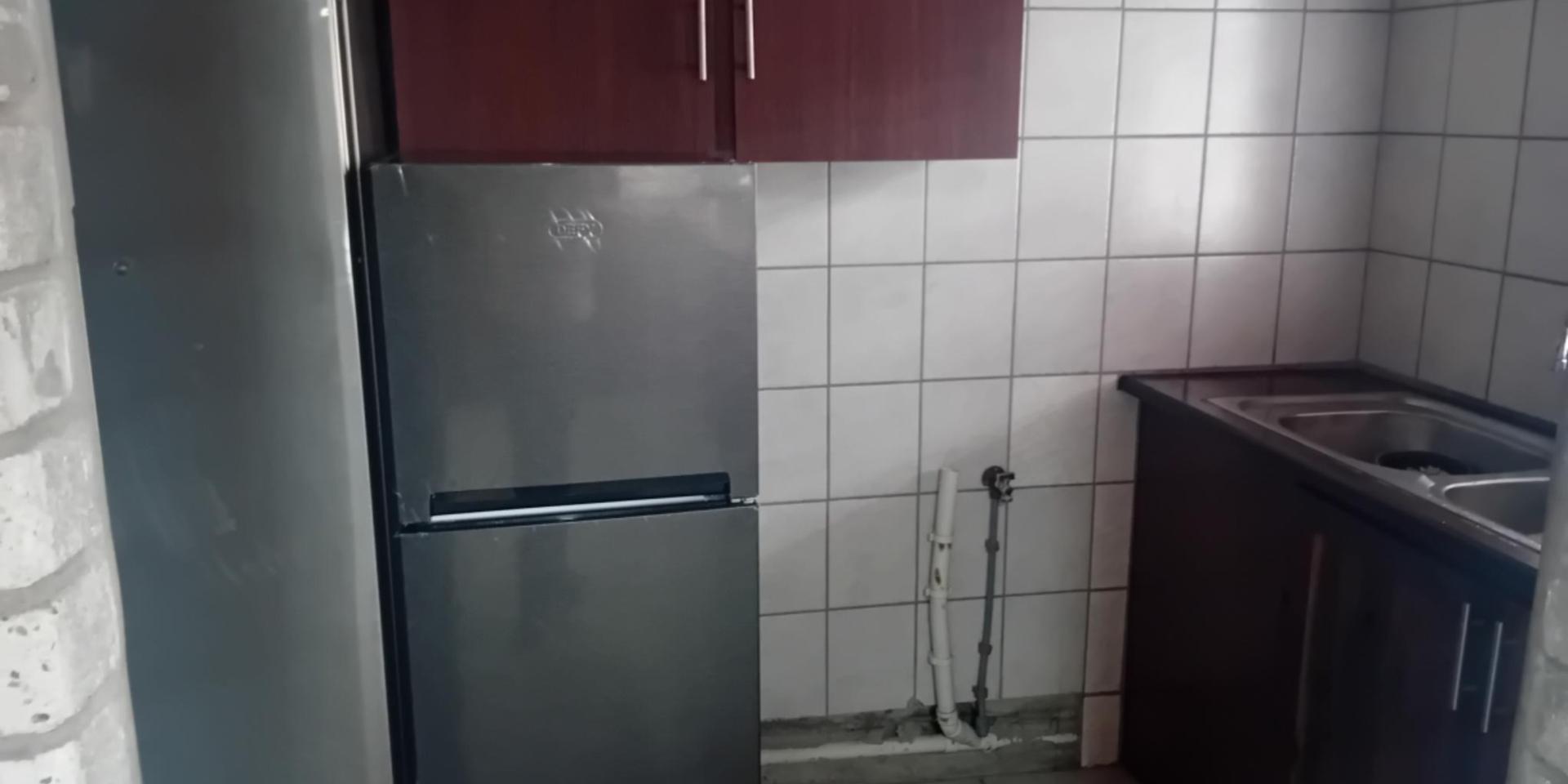 Image 4 of 6
