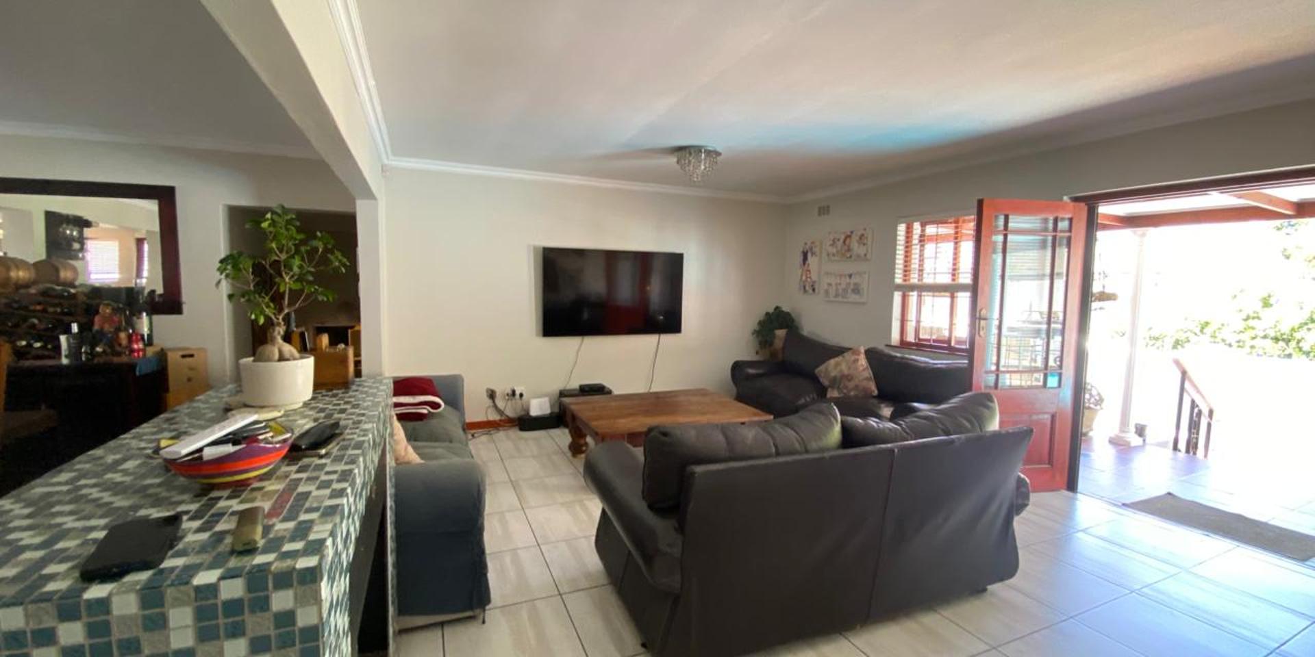 Image 4 of 6
