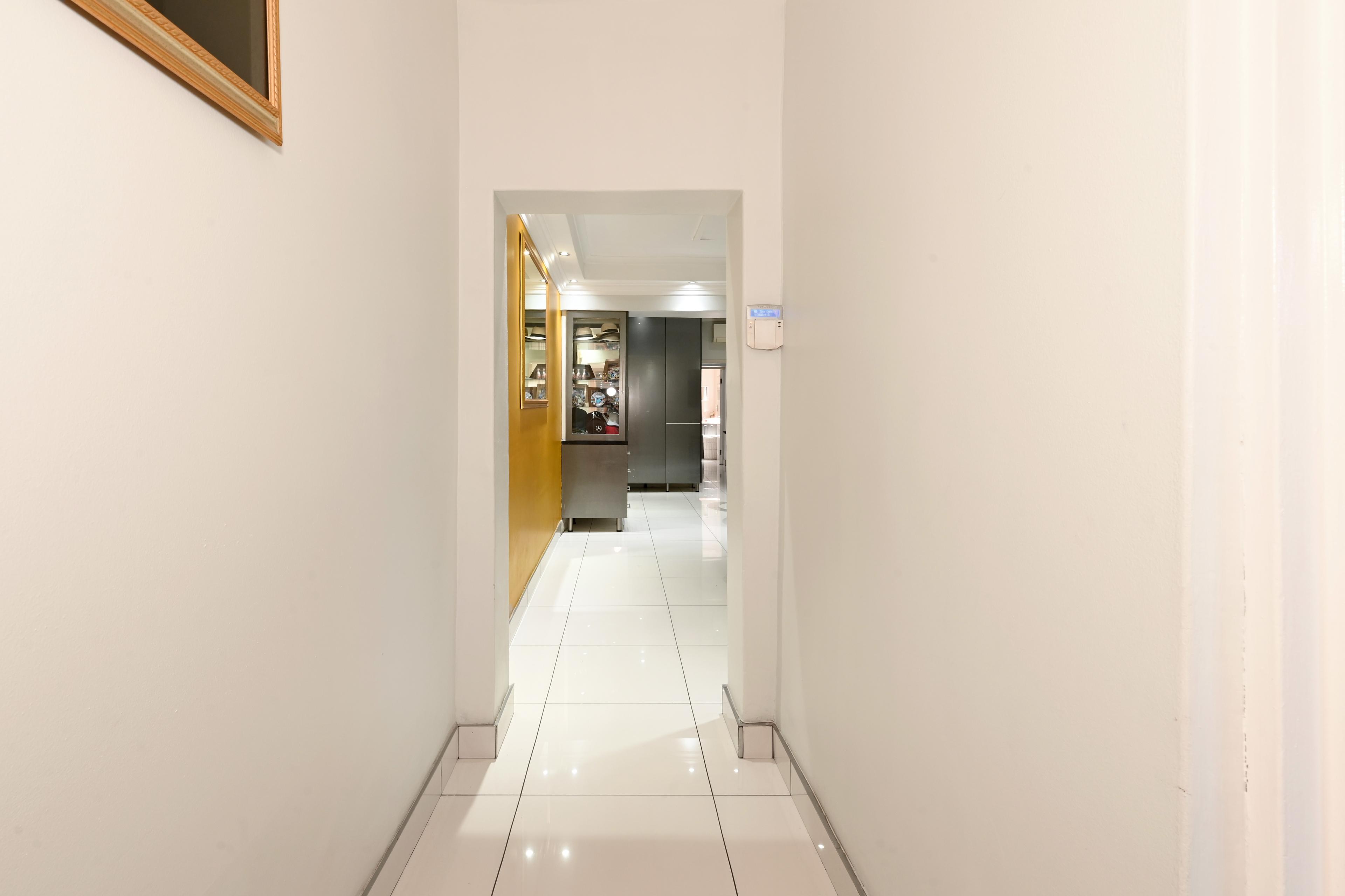 Image 4 of 6