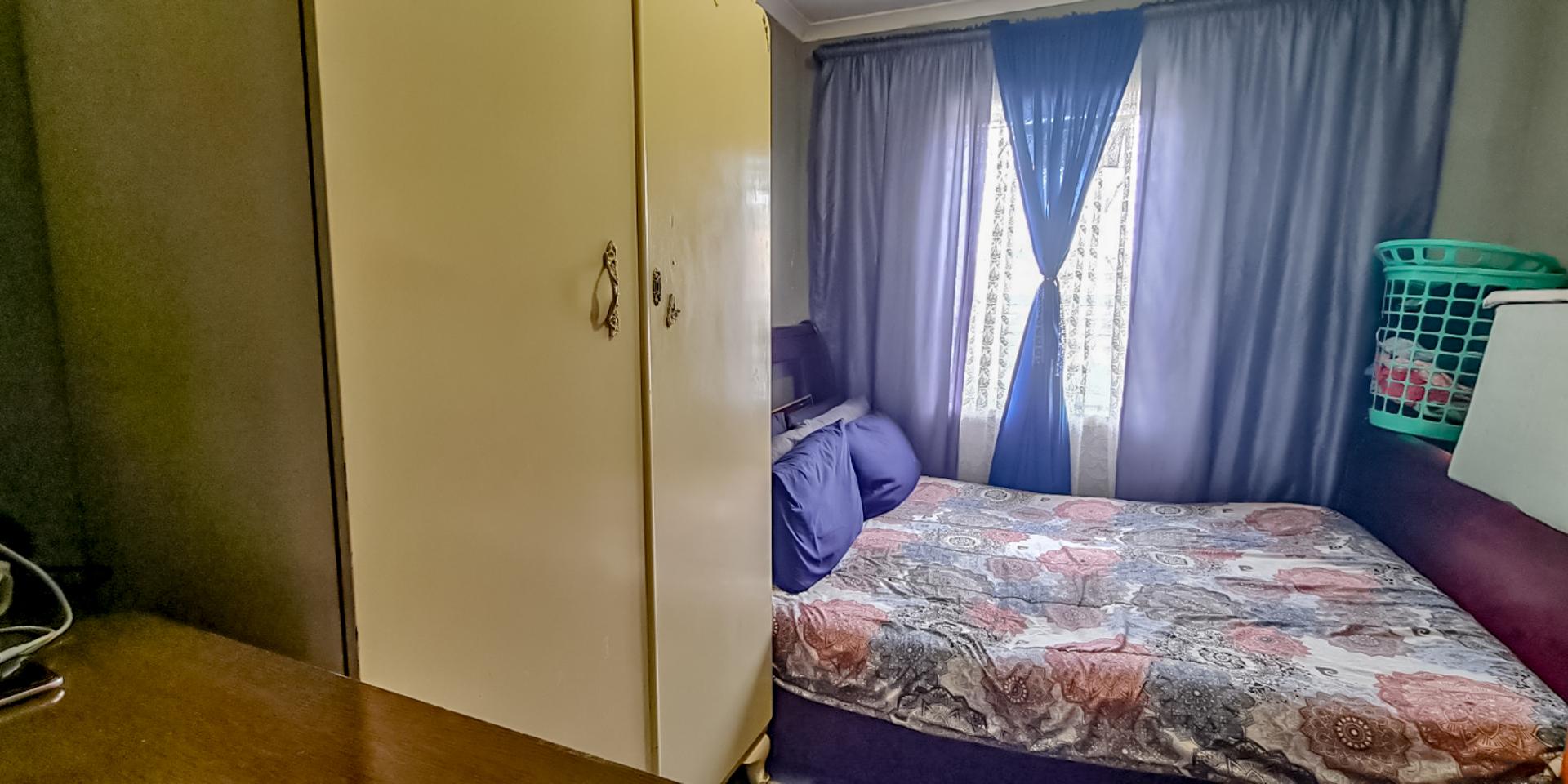 Image 4 of 6