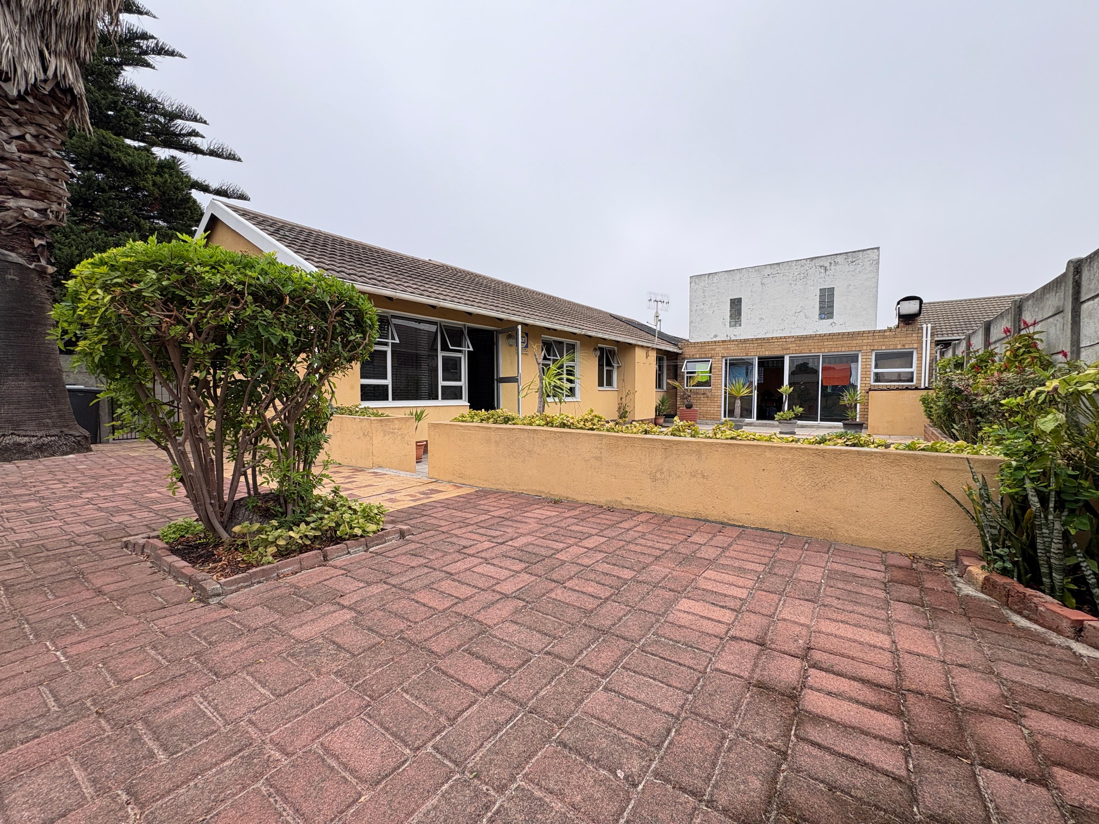 Image 4 of 6