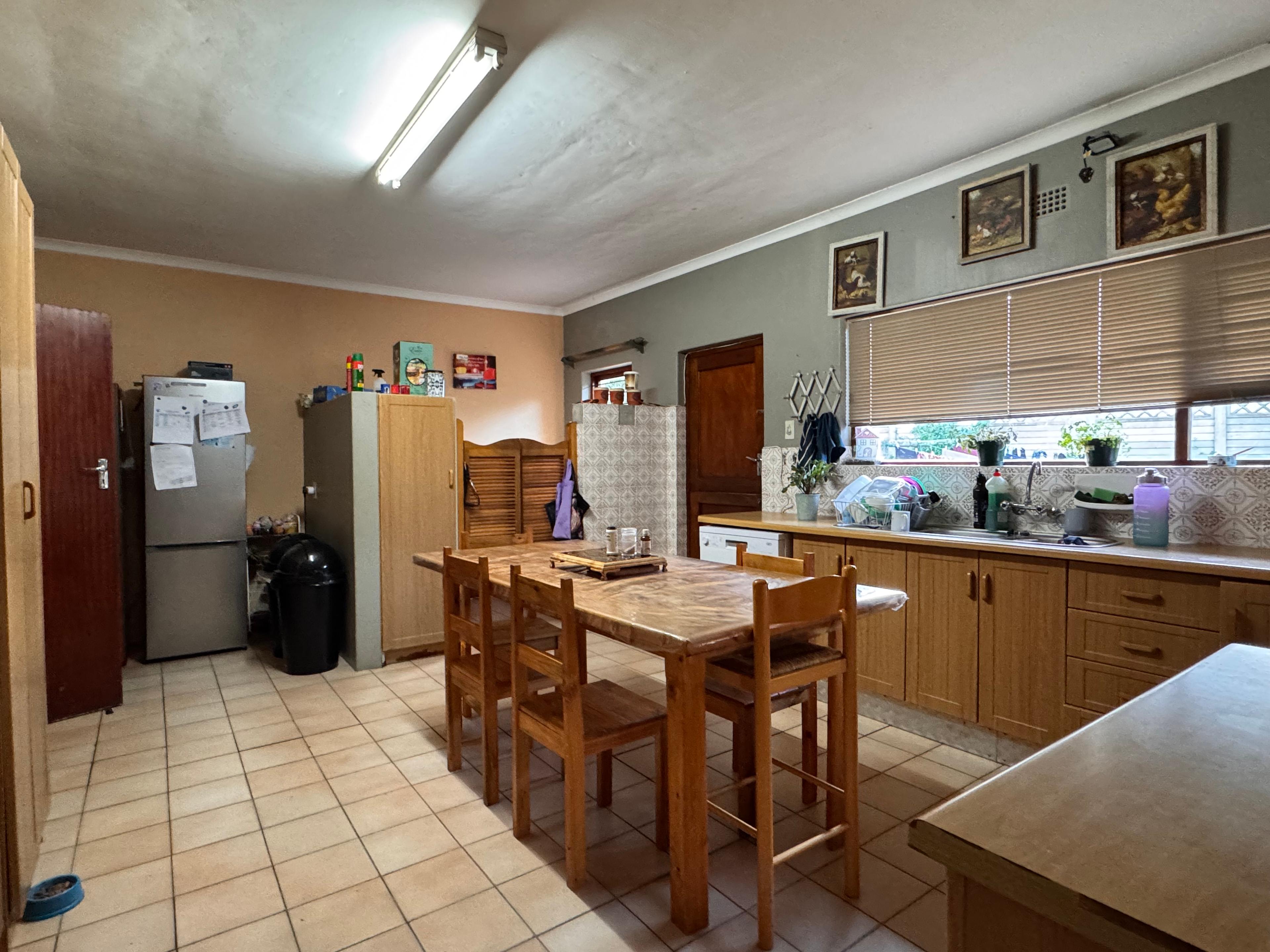 Image 3 of 6