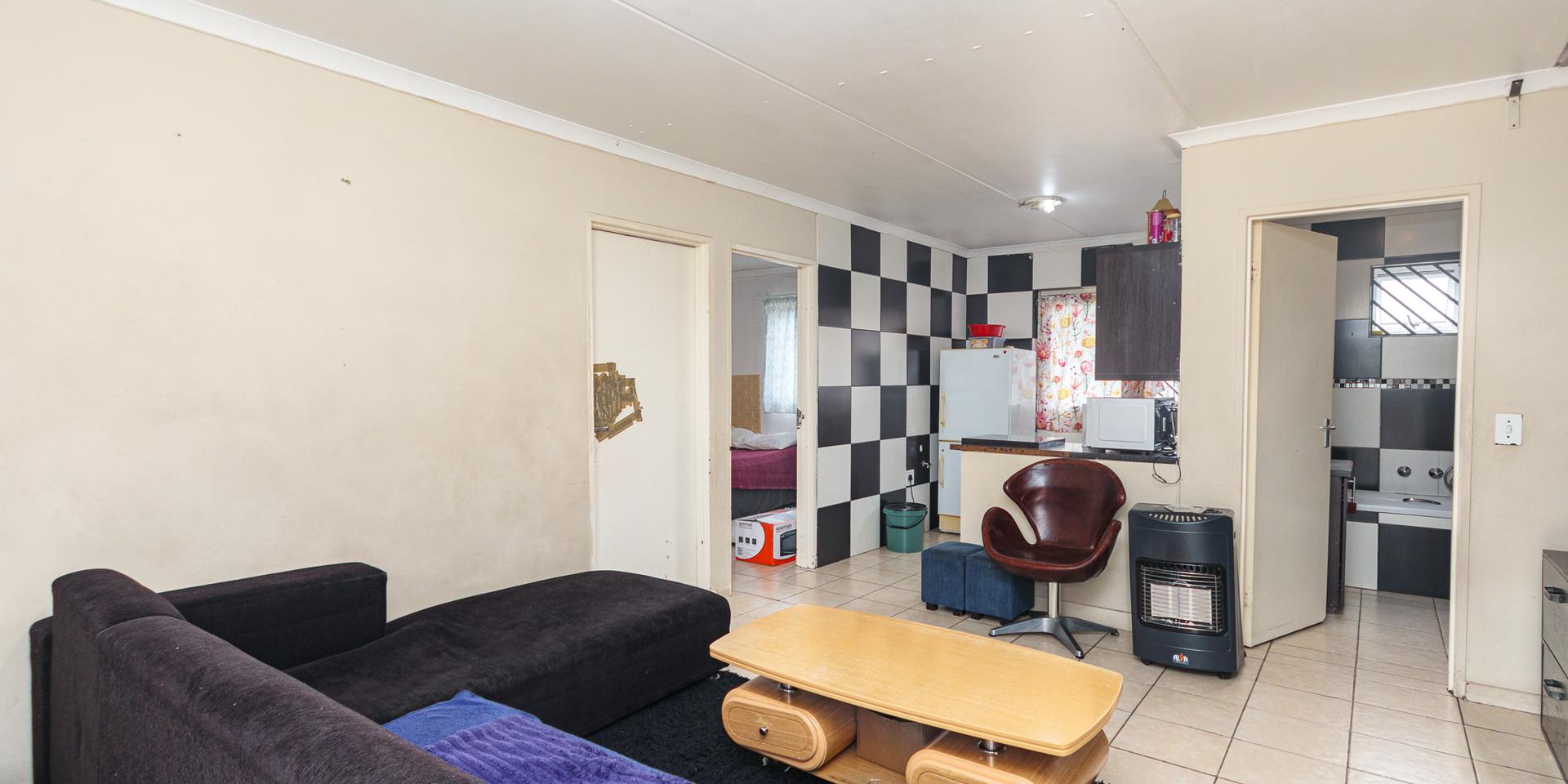Image 2 of 6