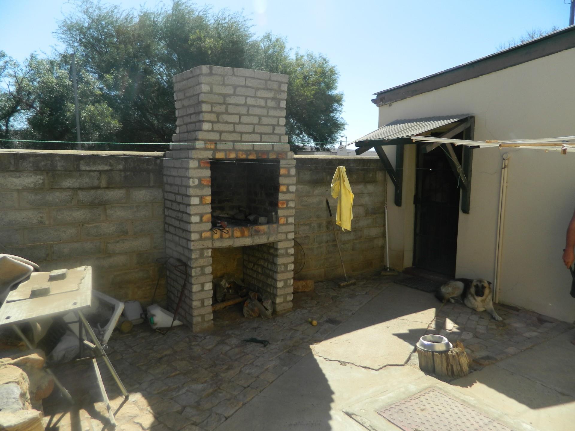 Image 4 of 6