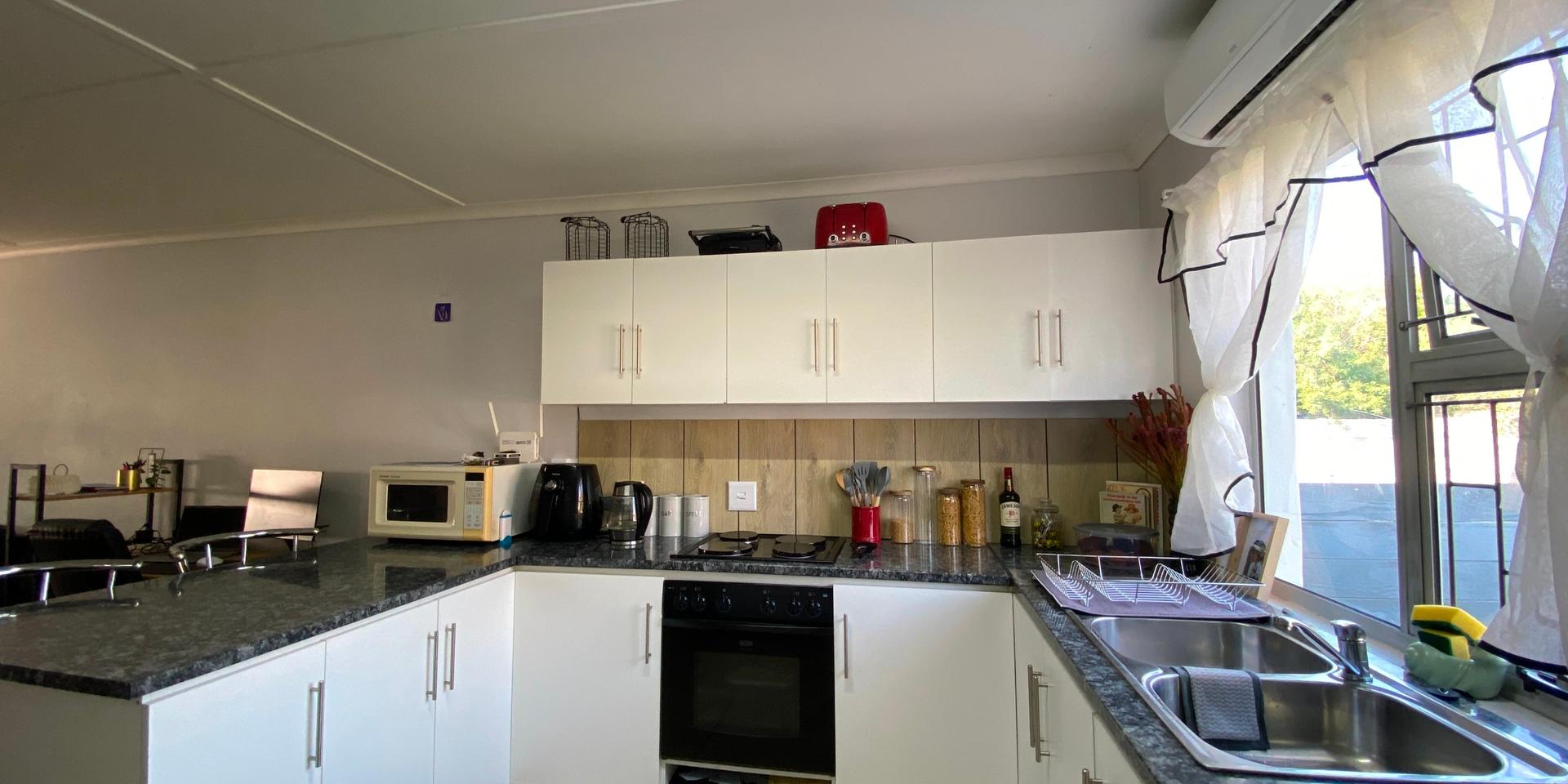 Image 4 of 6