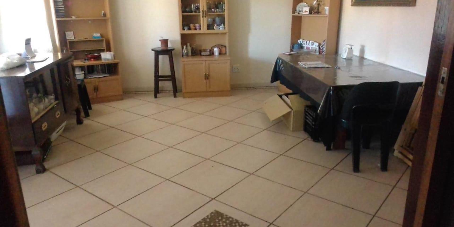 Image 4 of 6