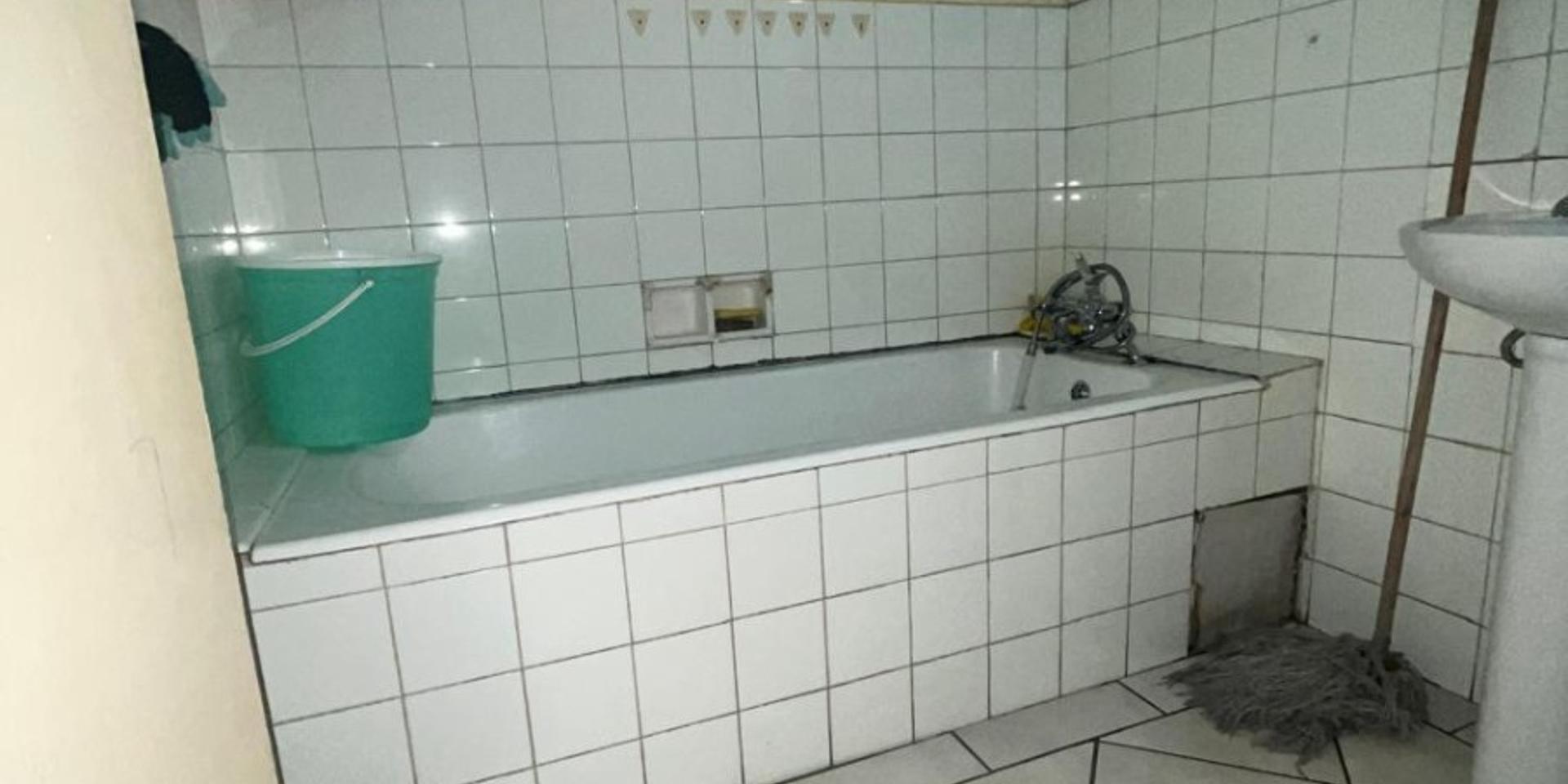 Image 4 of 6