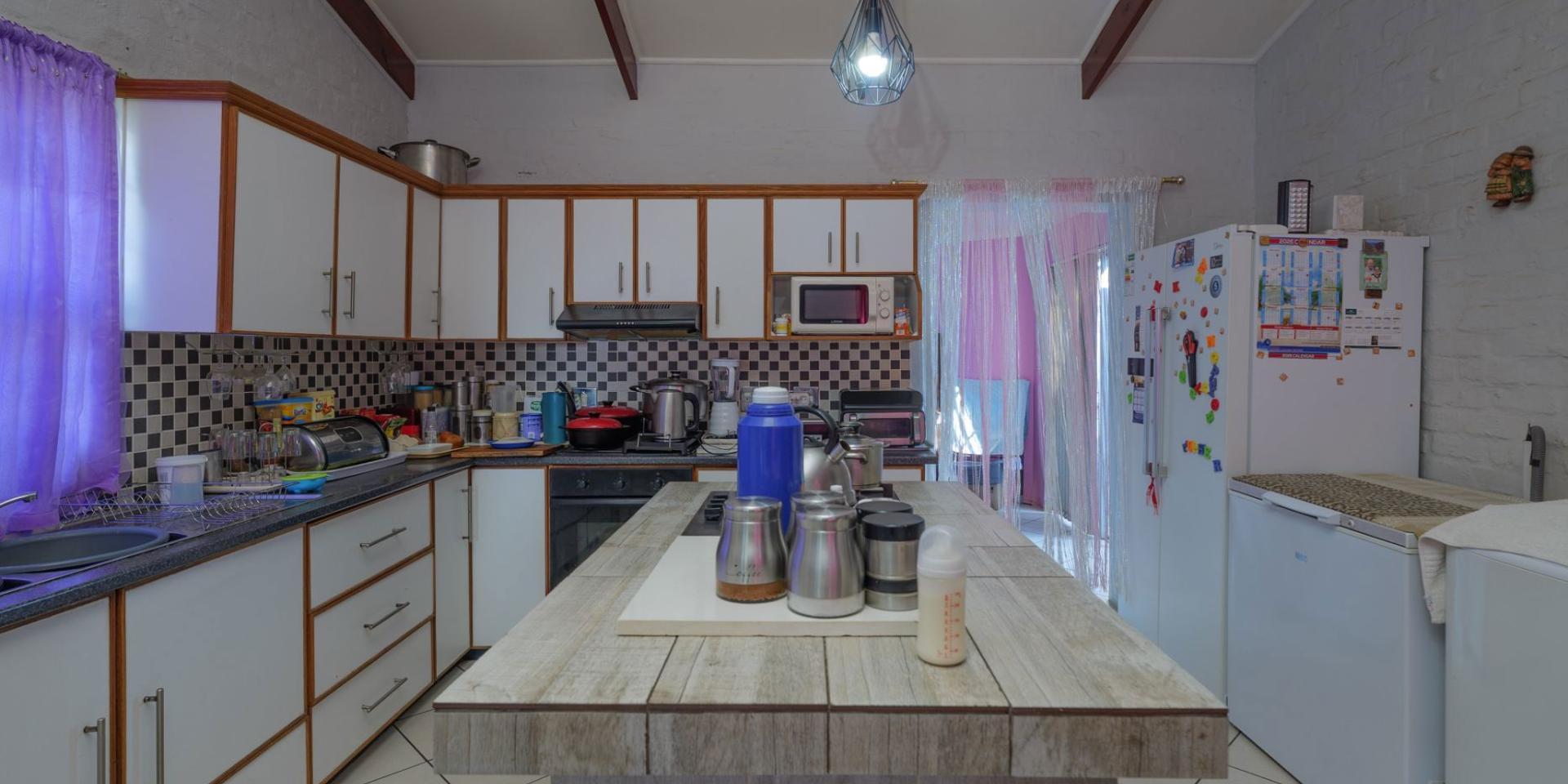 Image 4 of 6