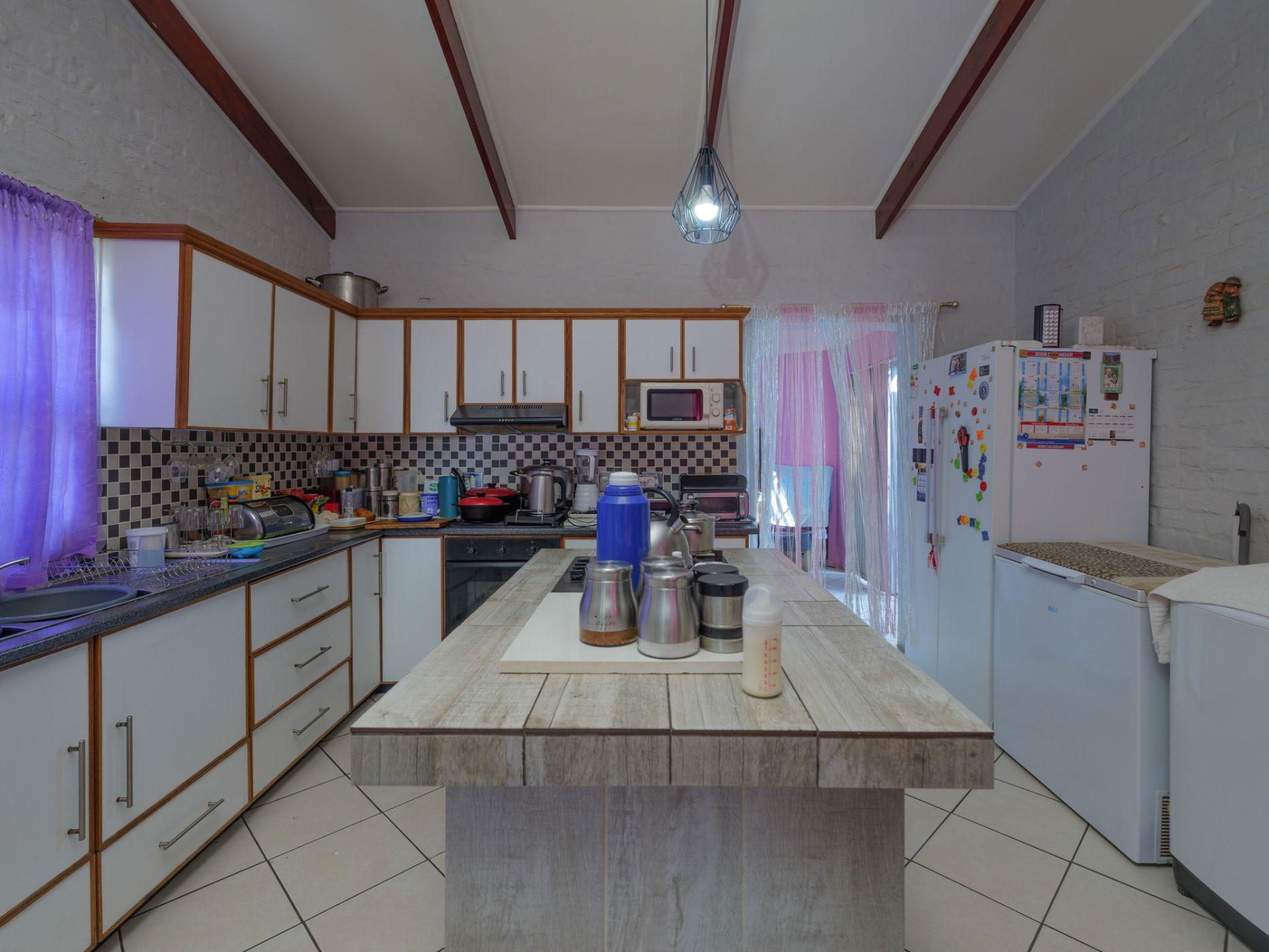 Image 4 of 6