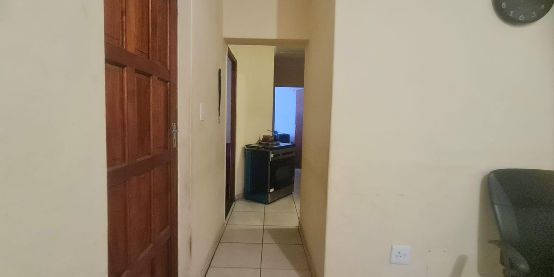 Image 4 of 6