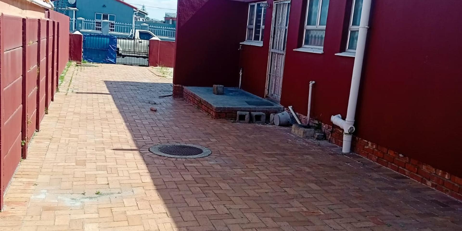 Image 4 of 6