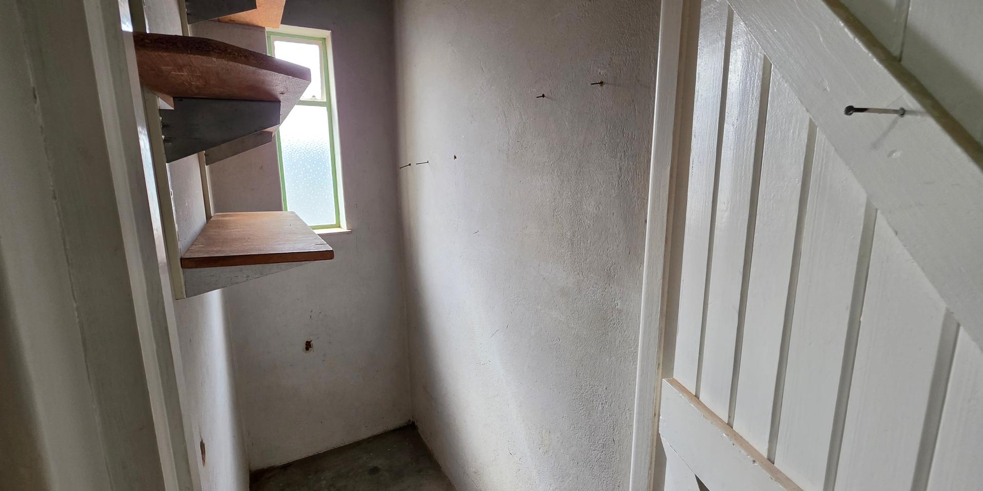 Image 4 of 6