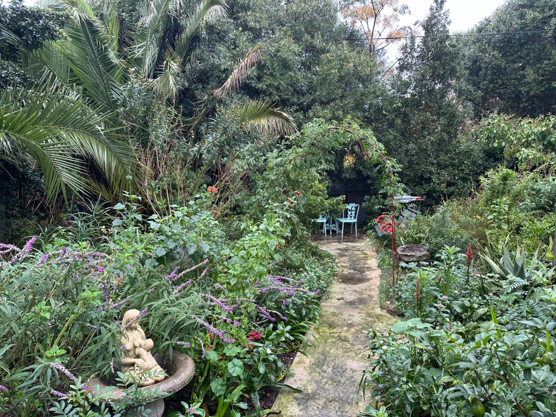 Image 4 of 6