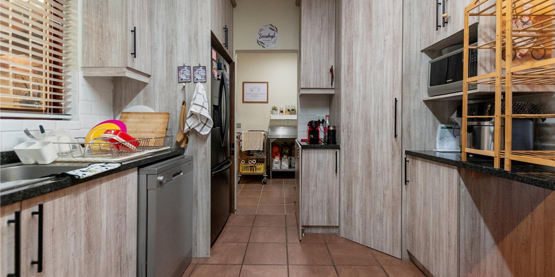 Image 4 of 6