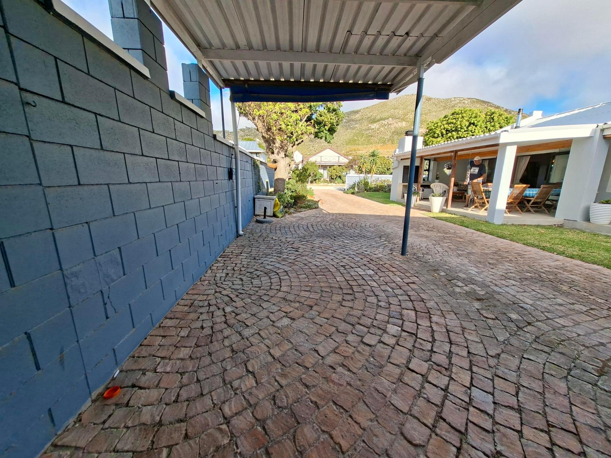Image 4 of 6