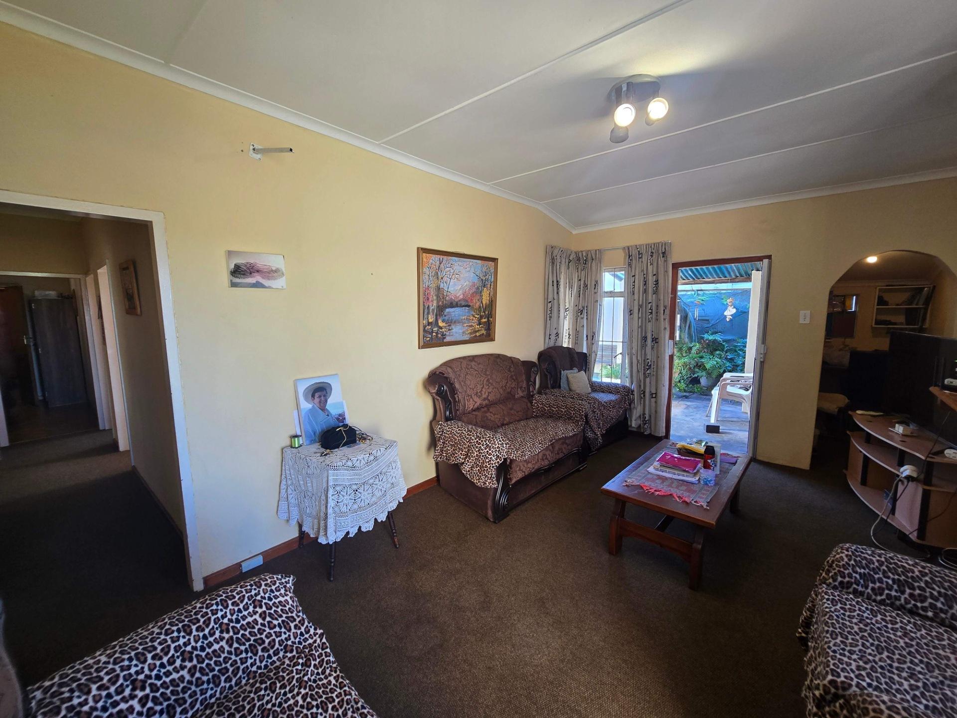 Image 4 of 6