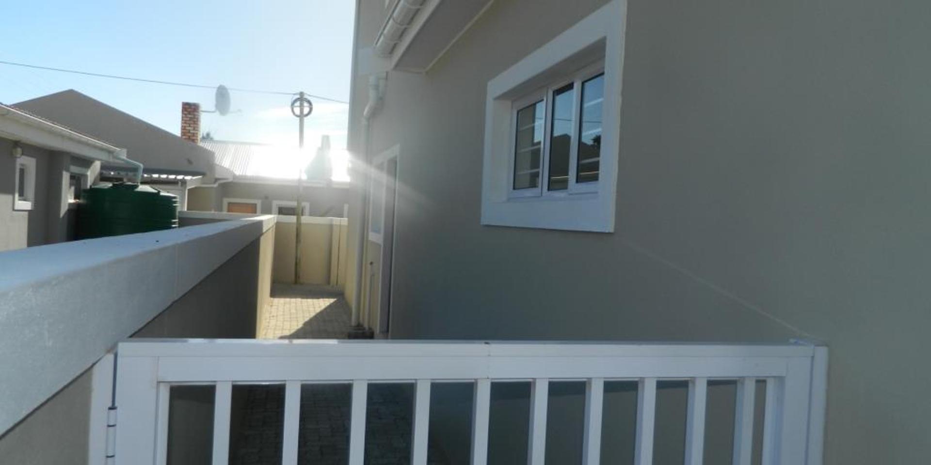 Image 3 of 6
