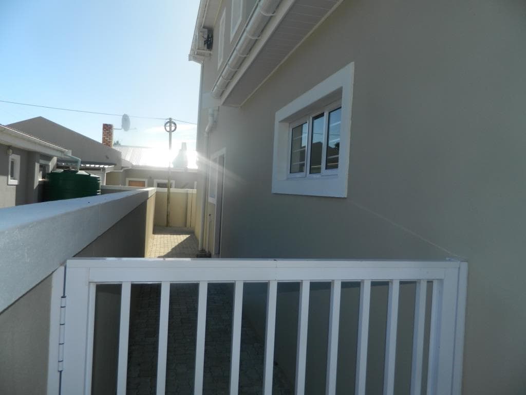 Image 3 of 6