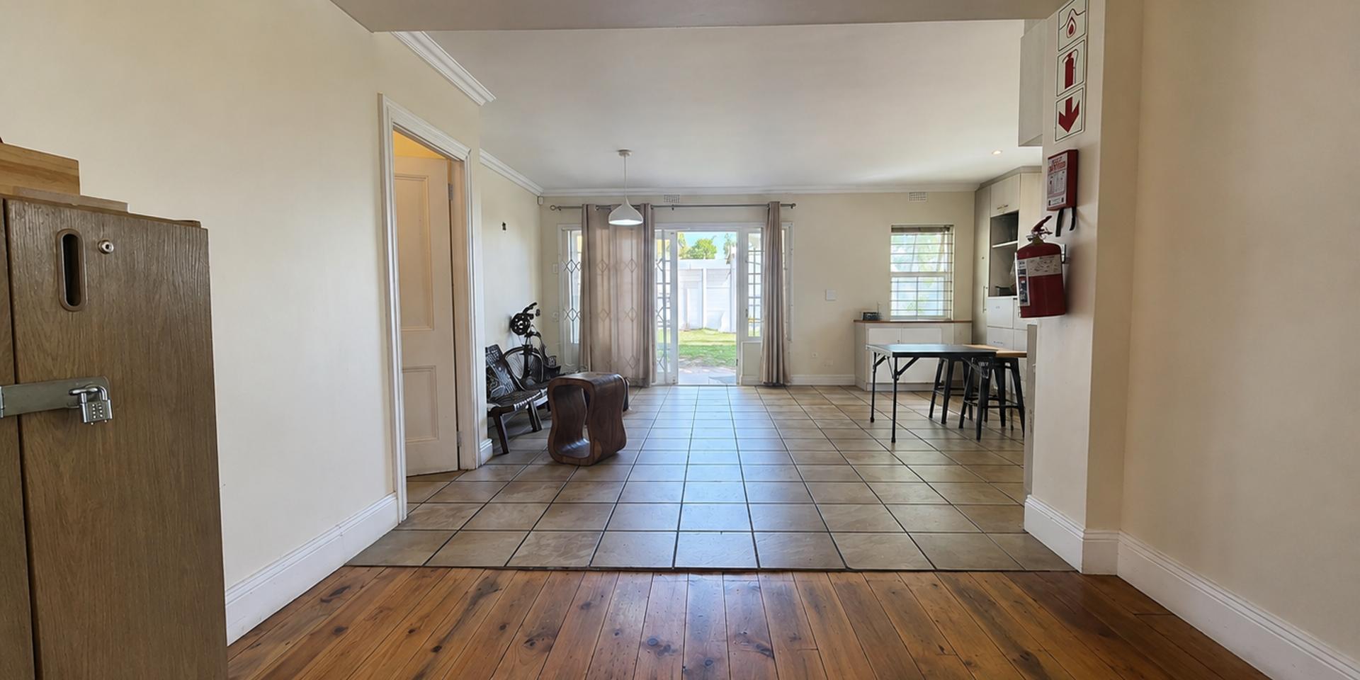 Image 4 of 6