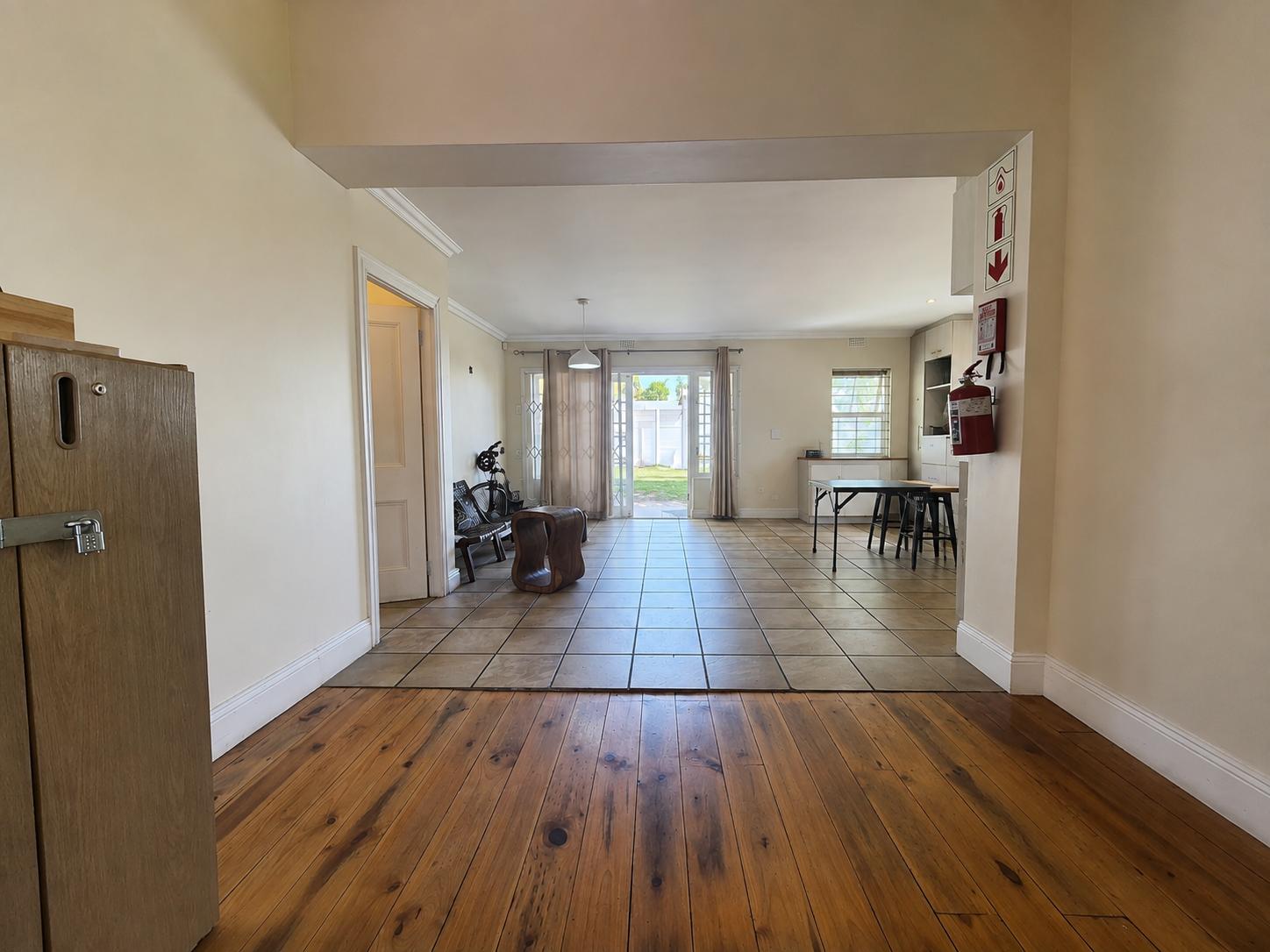 Image 4 of 6