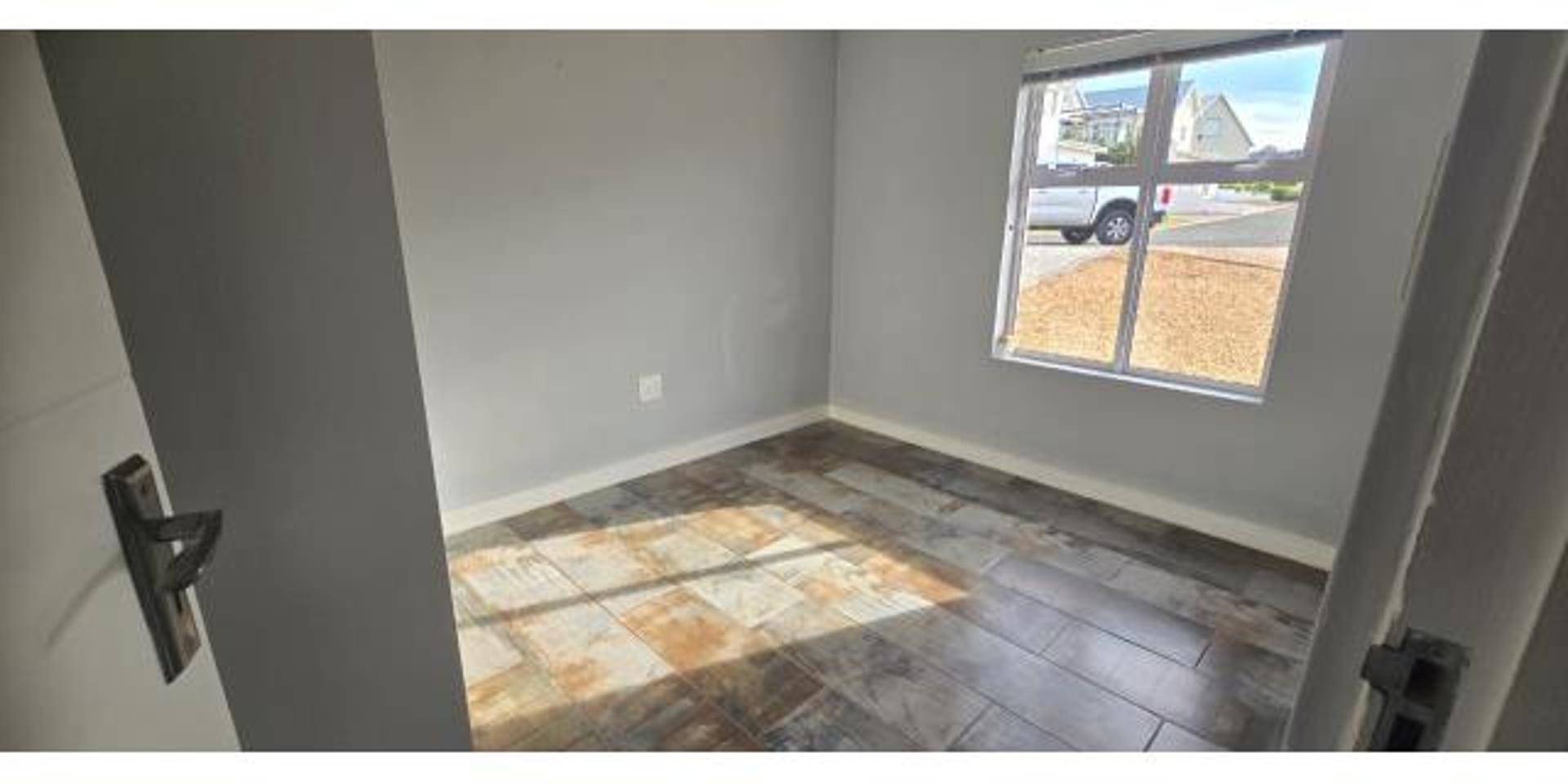 Image 4 of 6