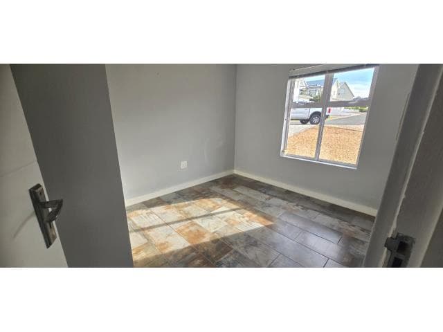 Image 4 of 6