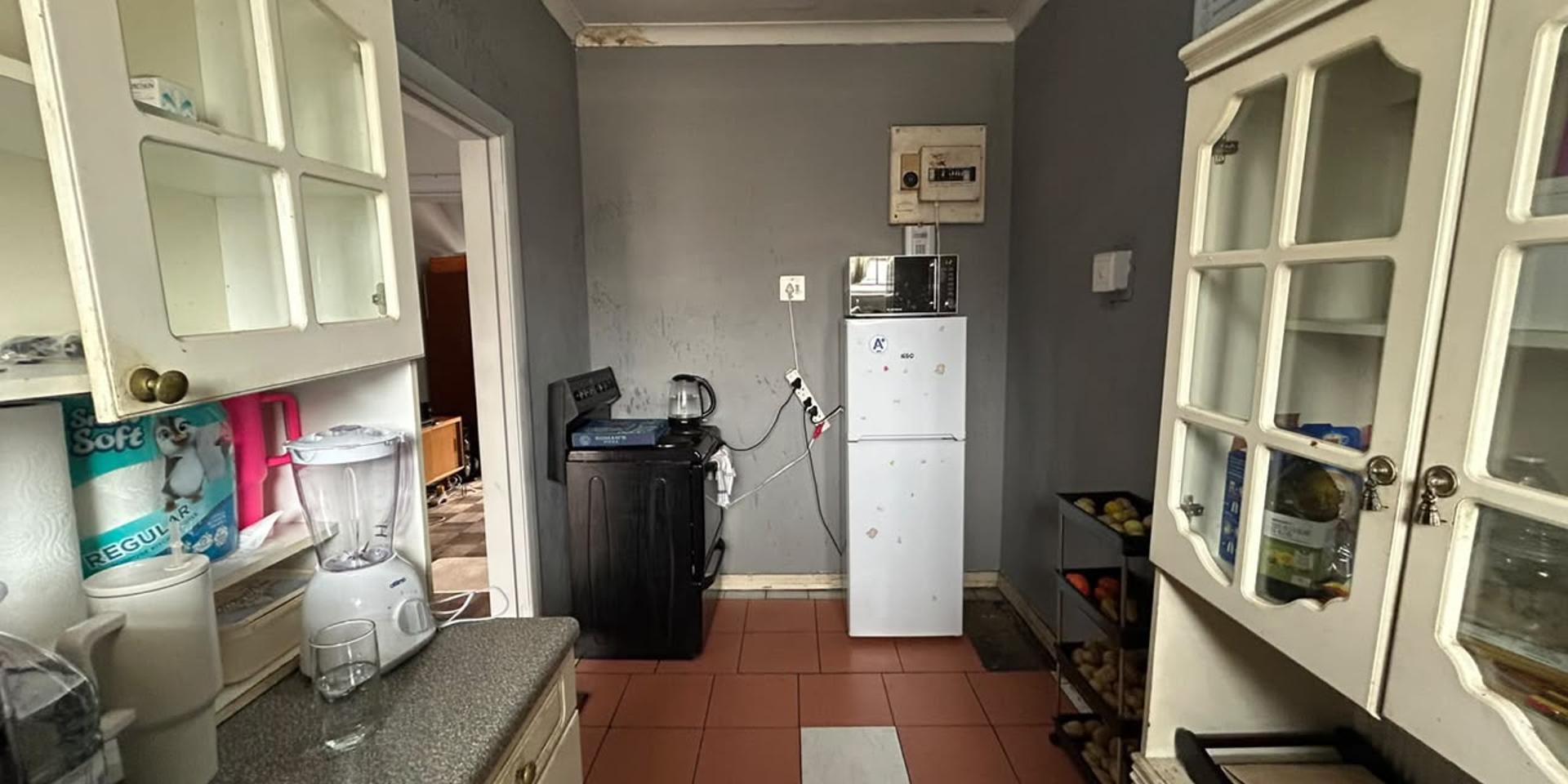 Image 2 of 6