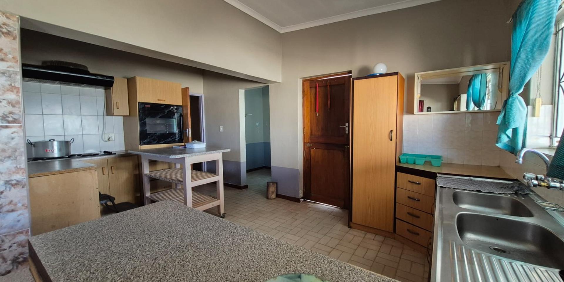 Image 3 of 6