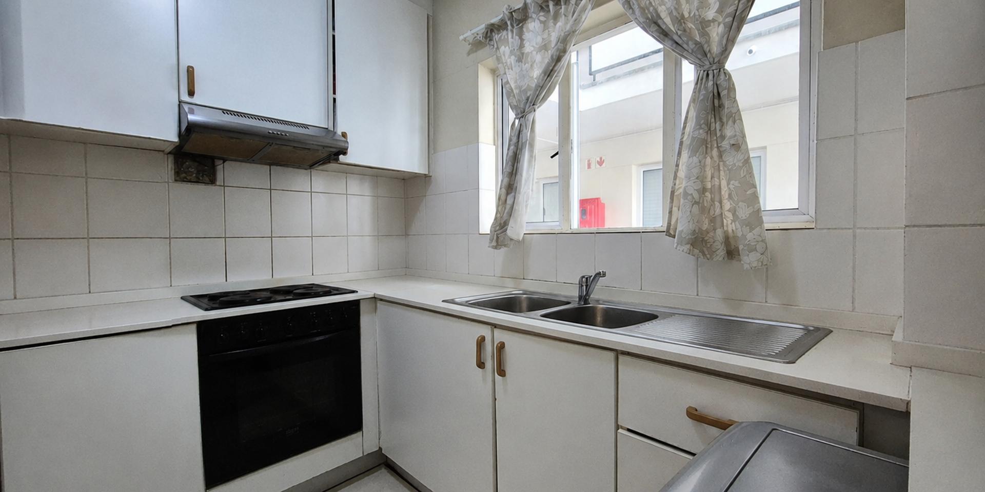 Image 4 of 6