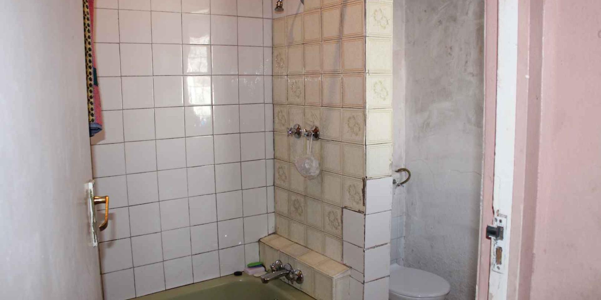 Image 2 of 6