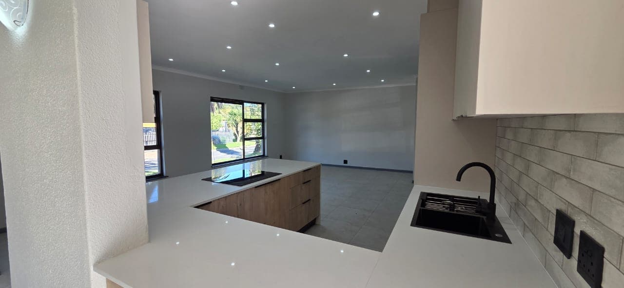 Image 4 of 6