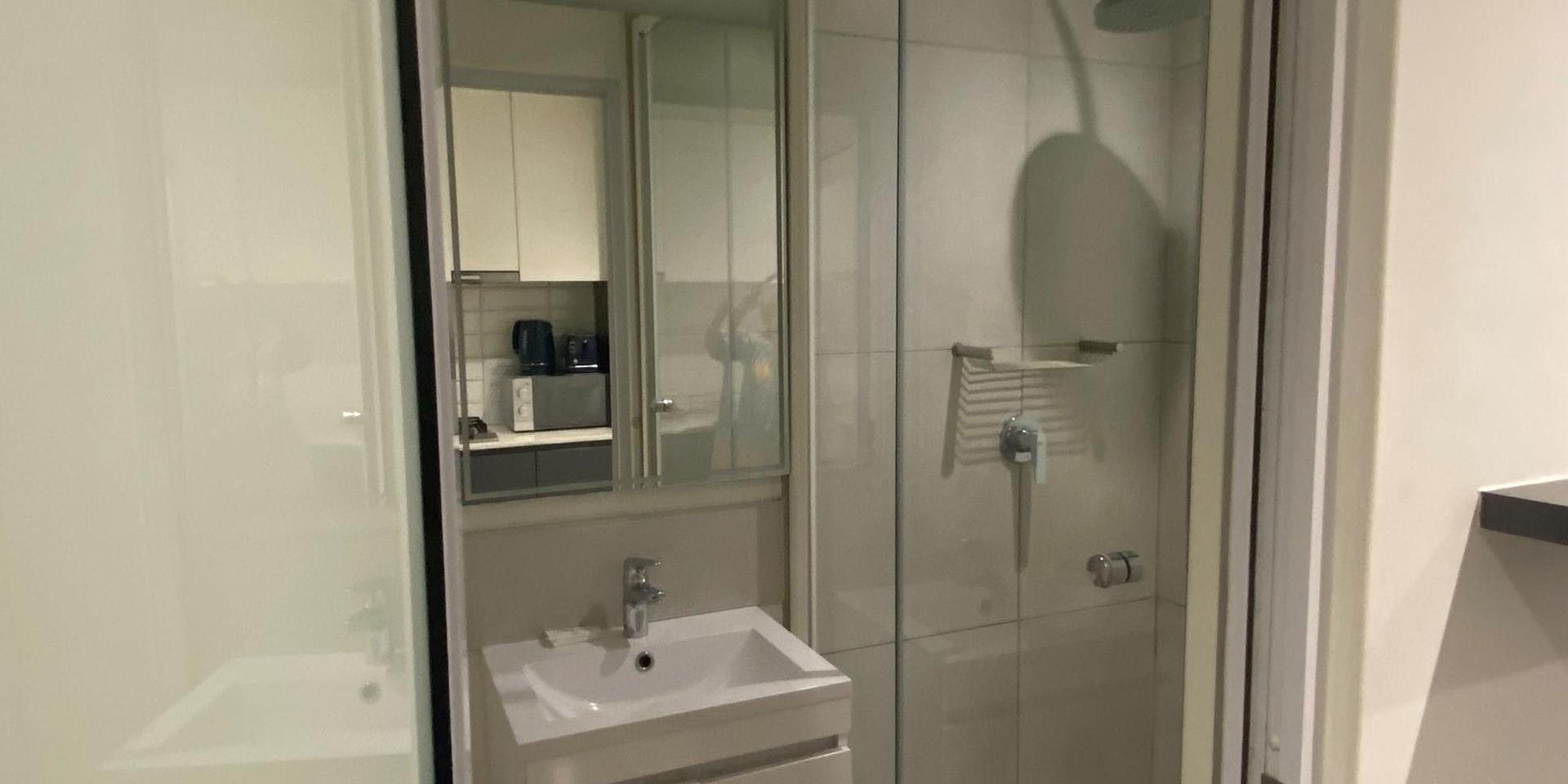 Image 4 of 6
