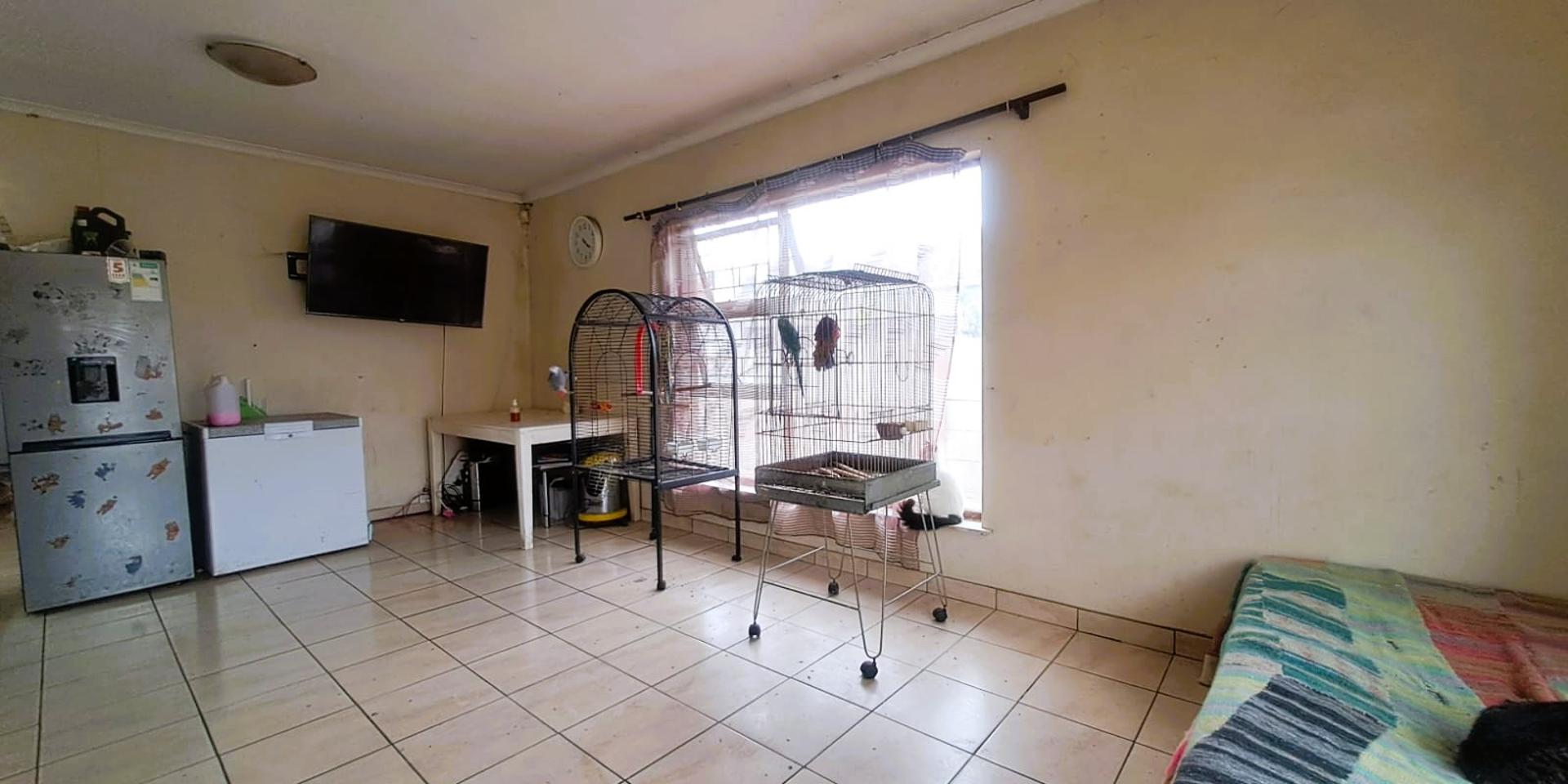 Image 4 of 6