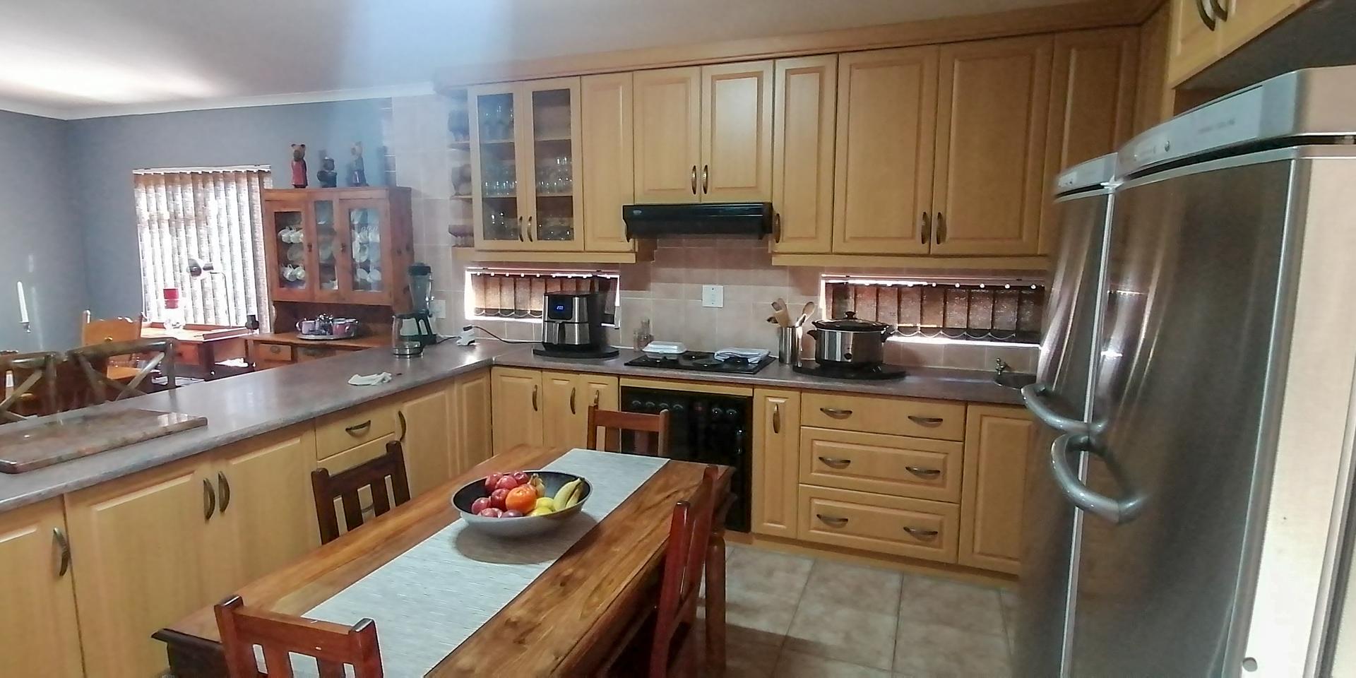 Image 4 of 6