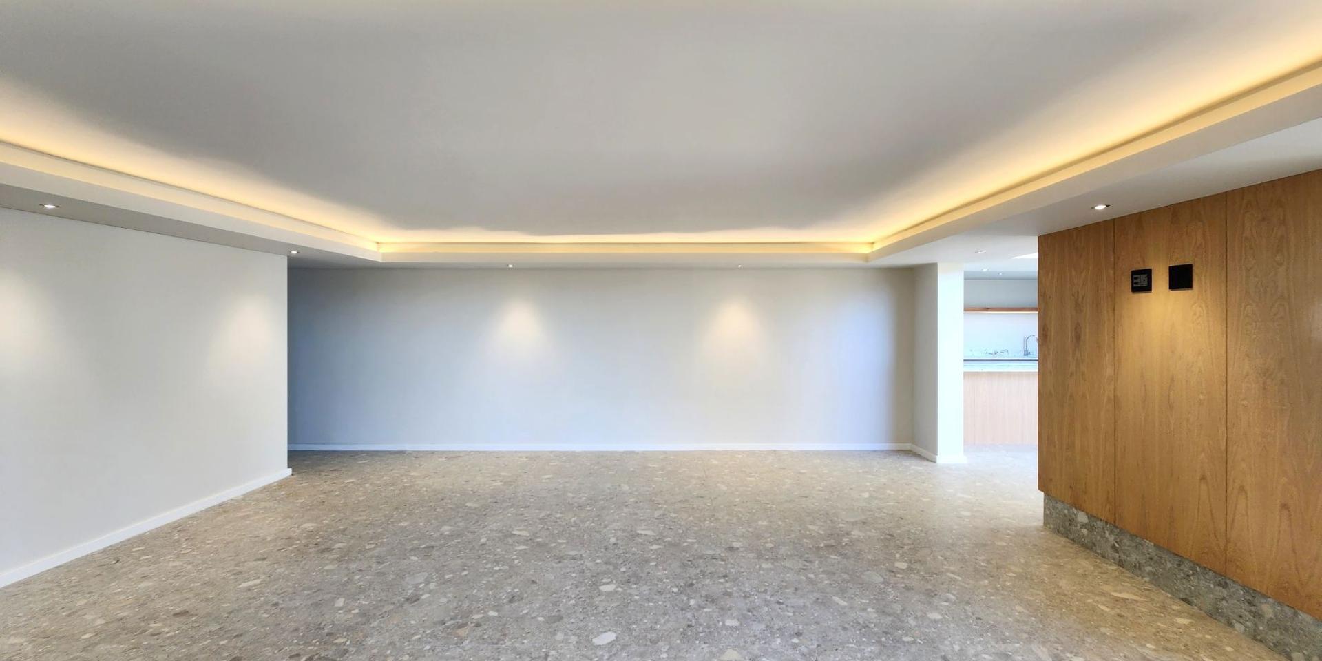 Image 4 of 6