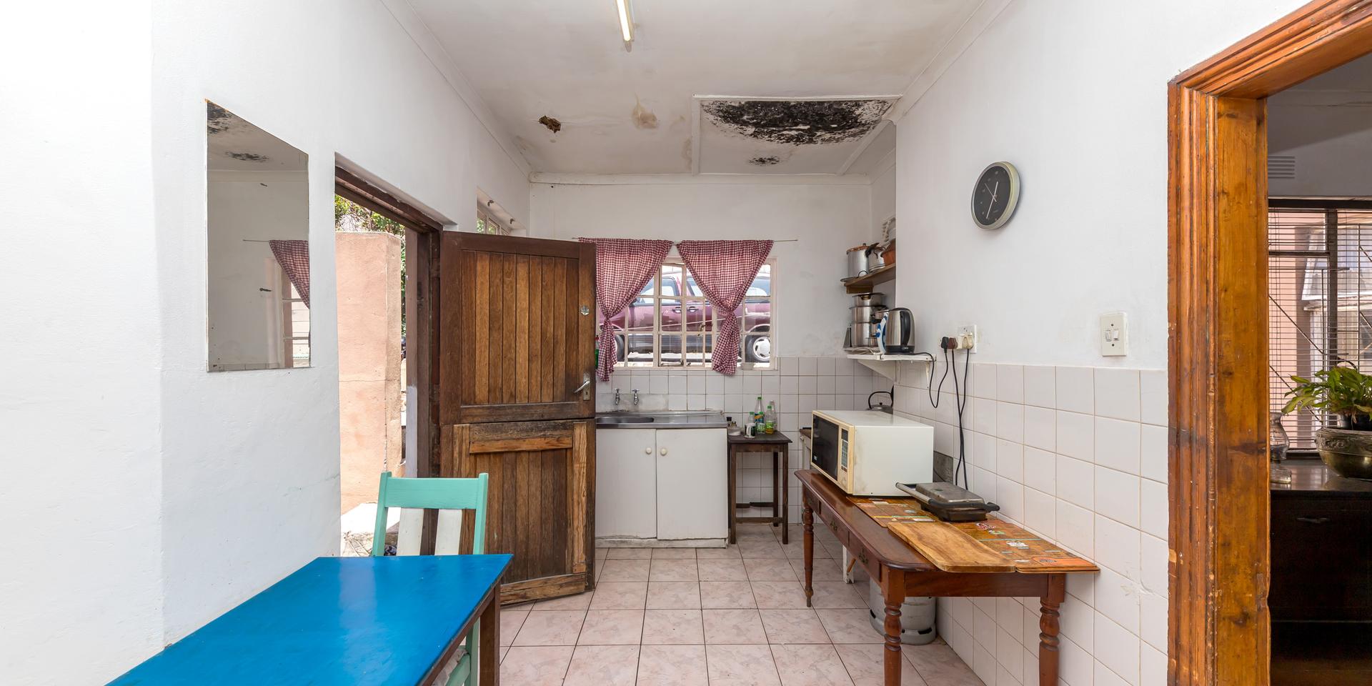 Image 4 of 6