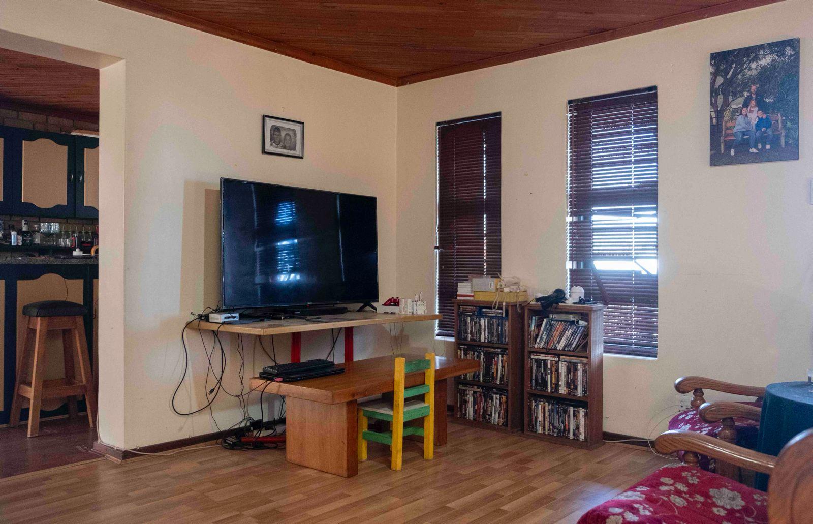 Image 3 of 6