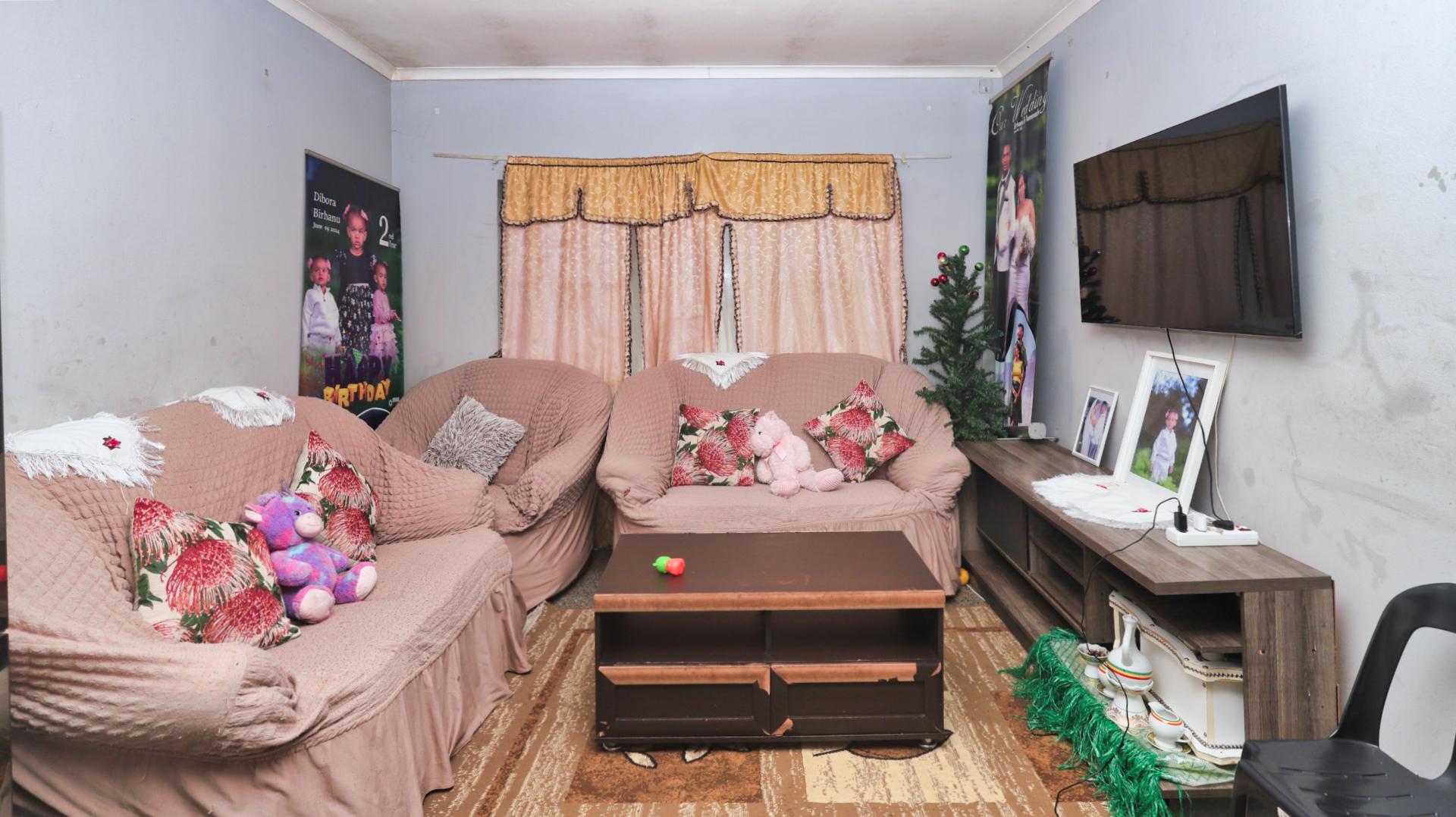 Image 4 of 6
