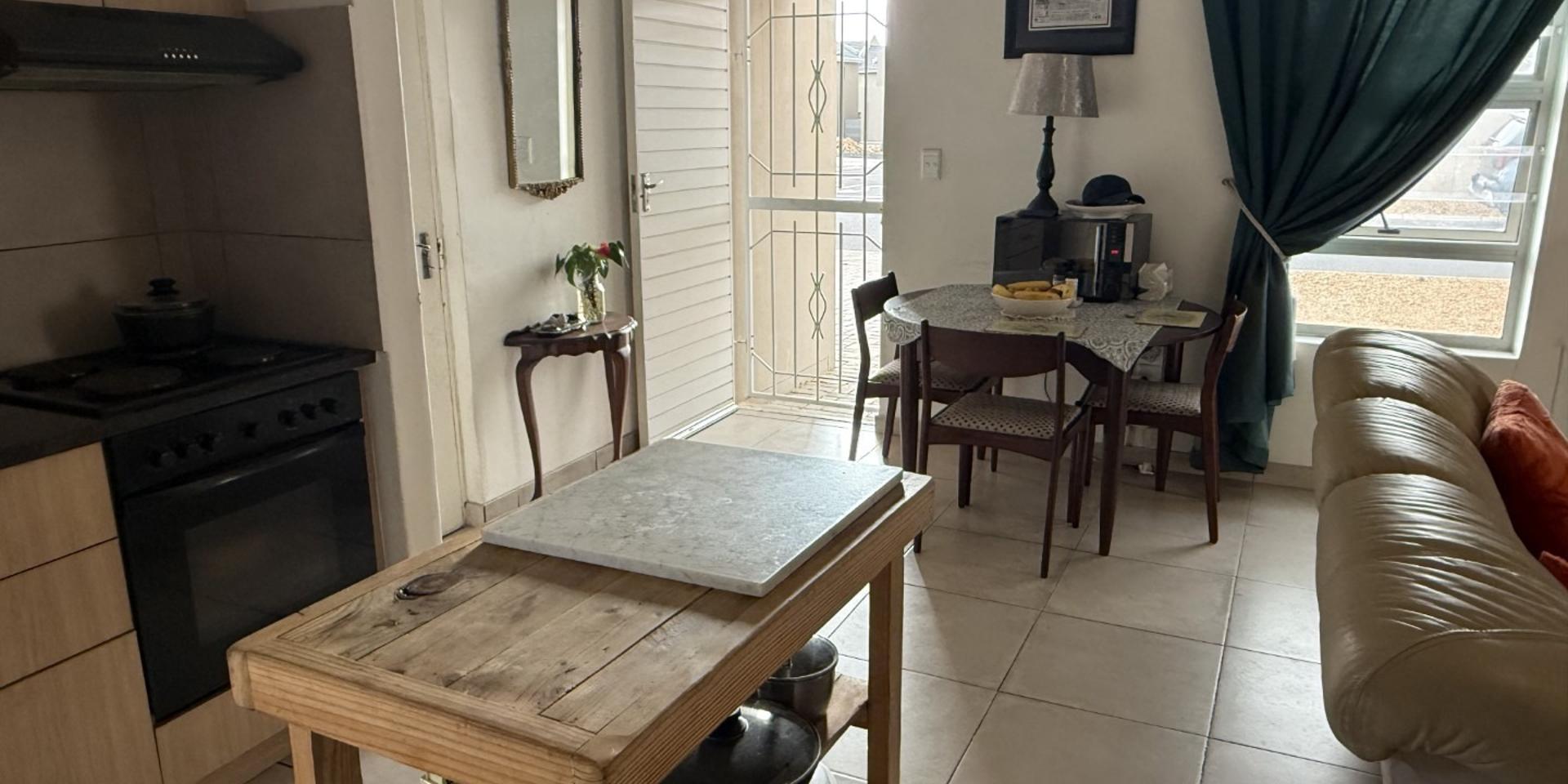 Image 4 of 6