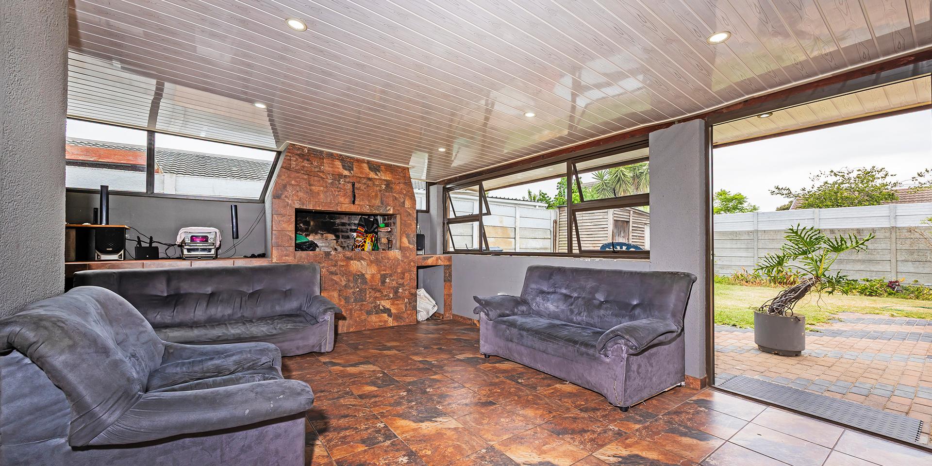 Image 2 of 6