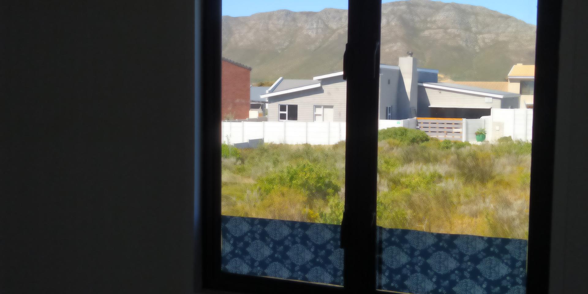 Image 4 of 6