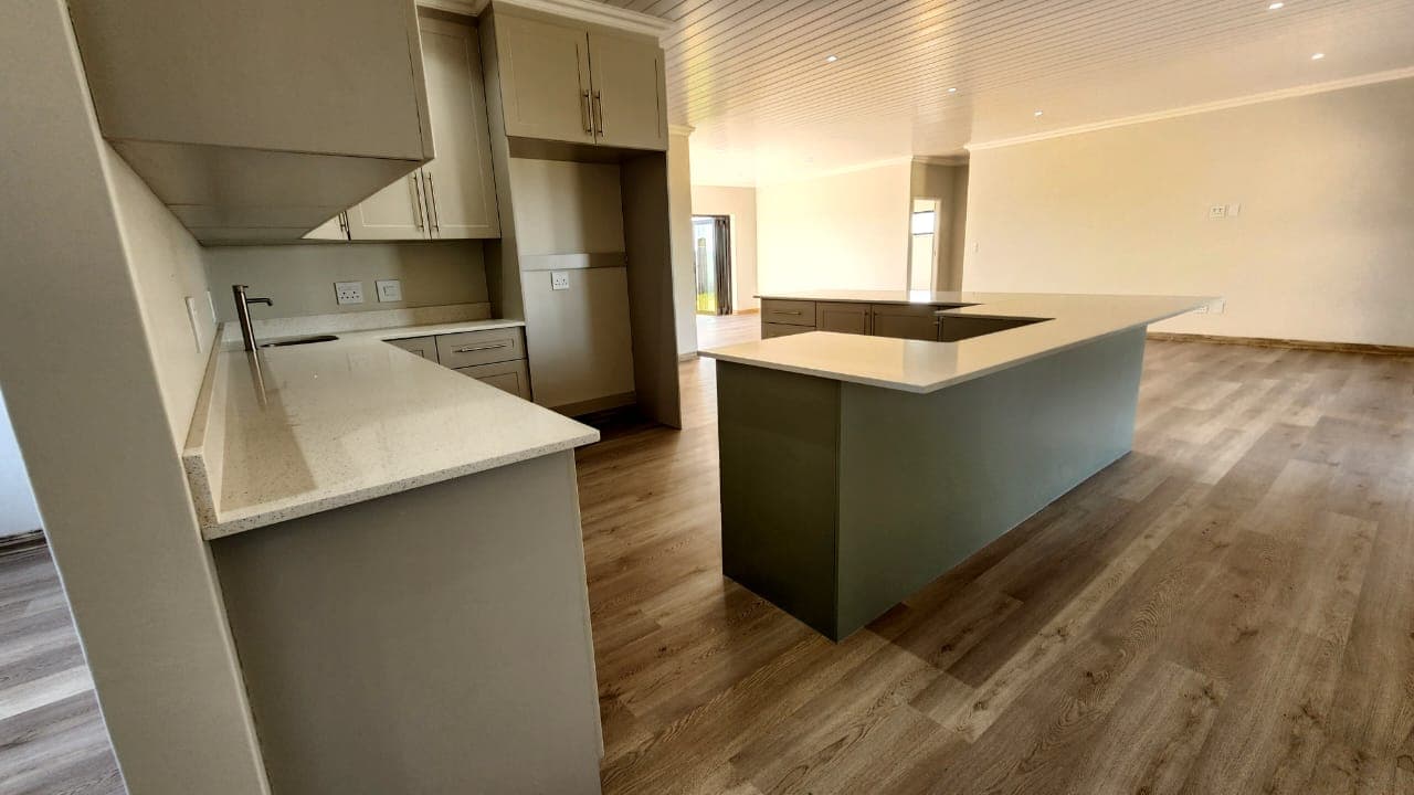 Image 4 of 6