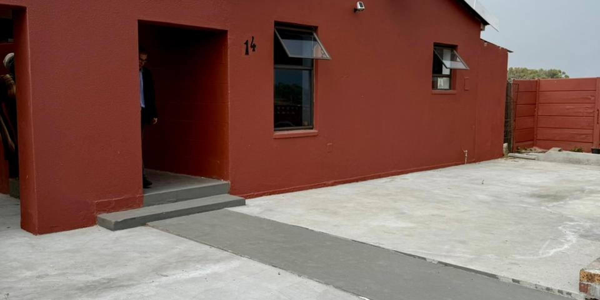Image 2 of 6