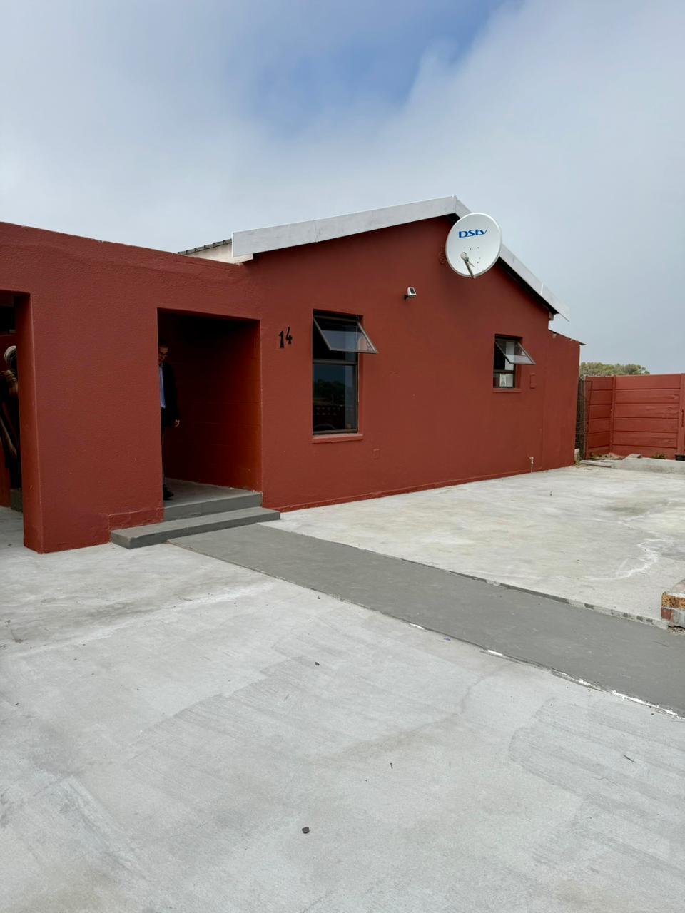 Image 2 of 6