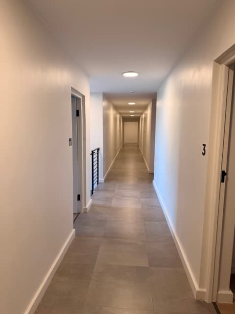 Image 4 of 6