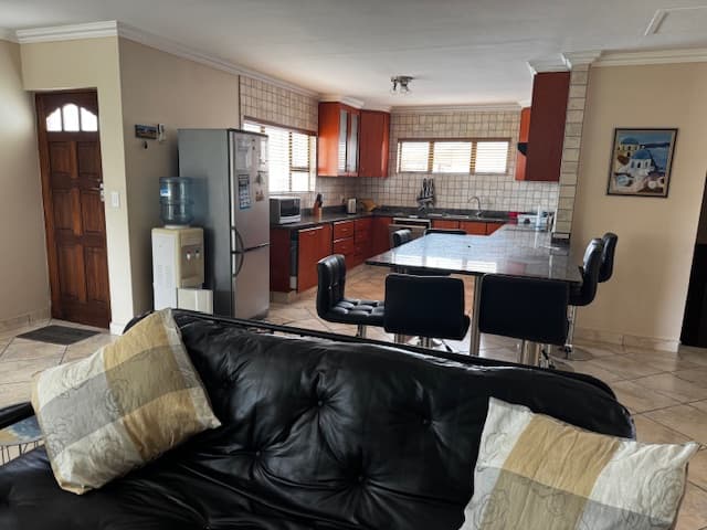 Image 2 of 6